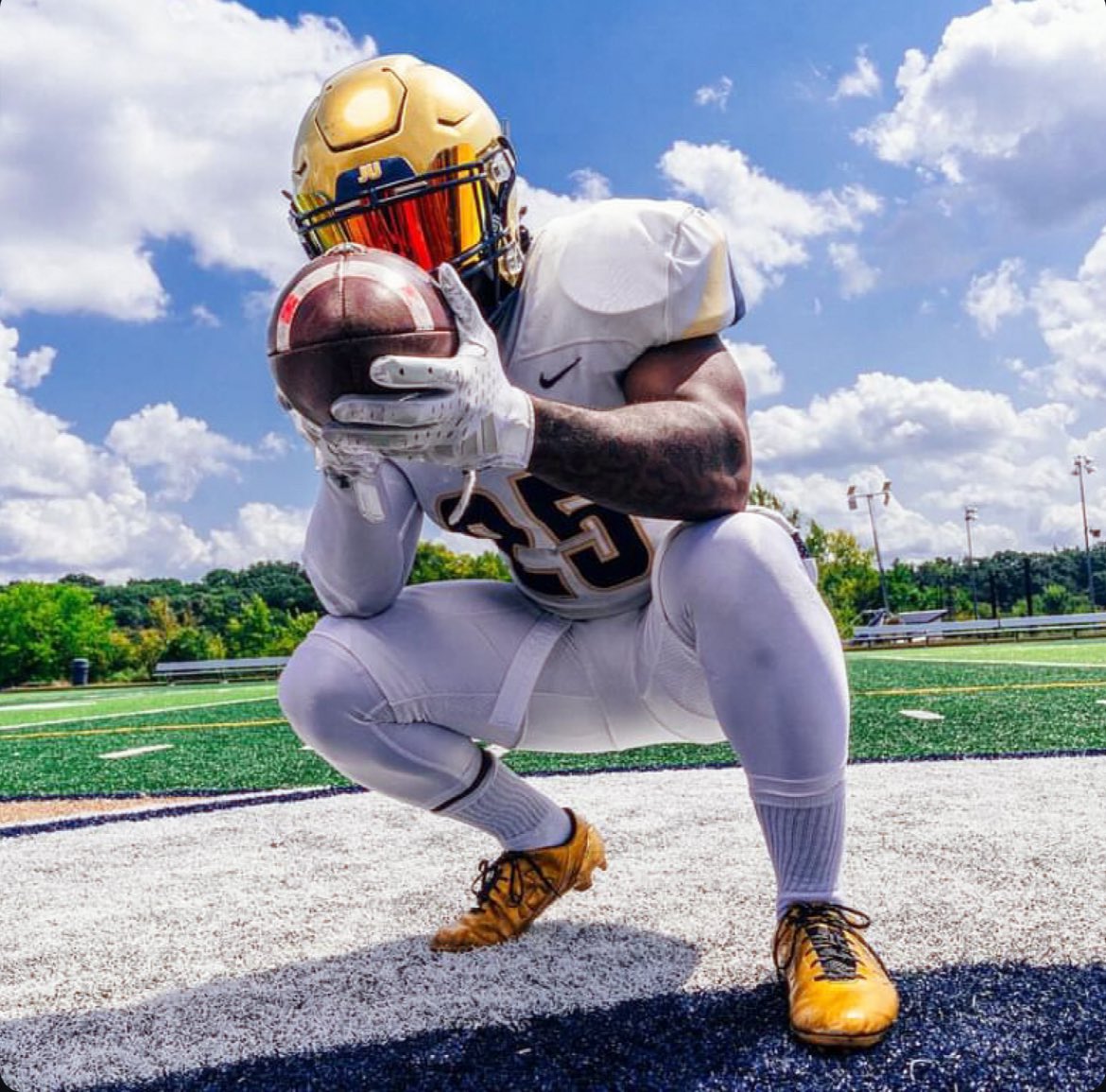 PCharles33's tweet image. Fortune favors the brave.