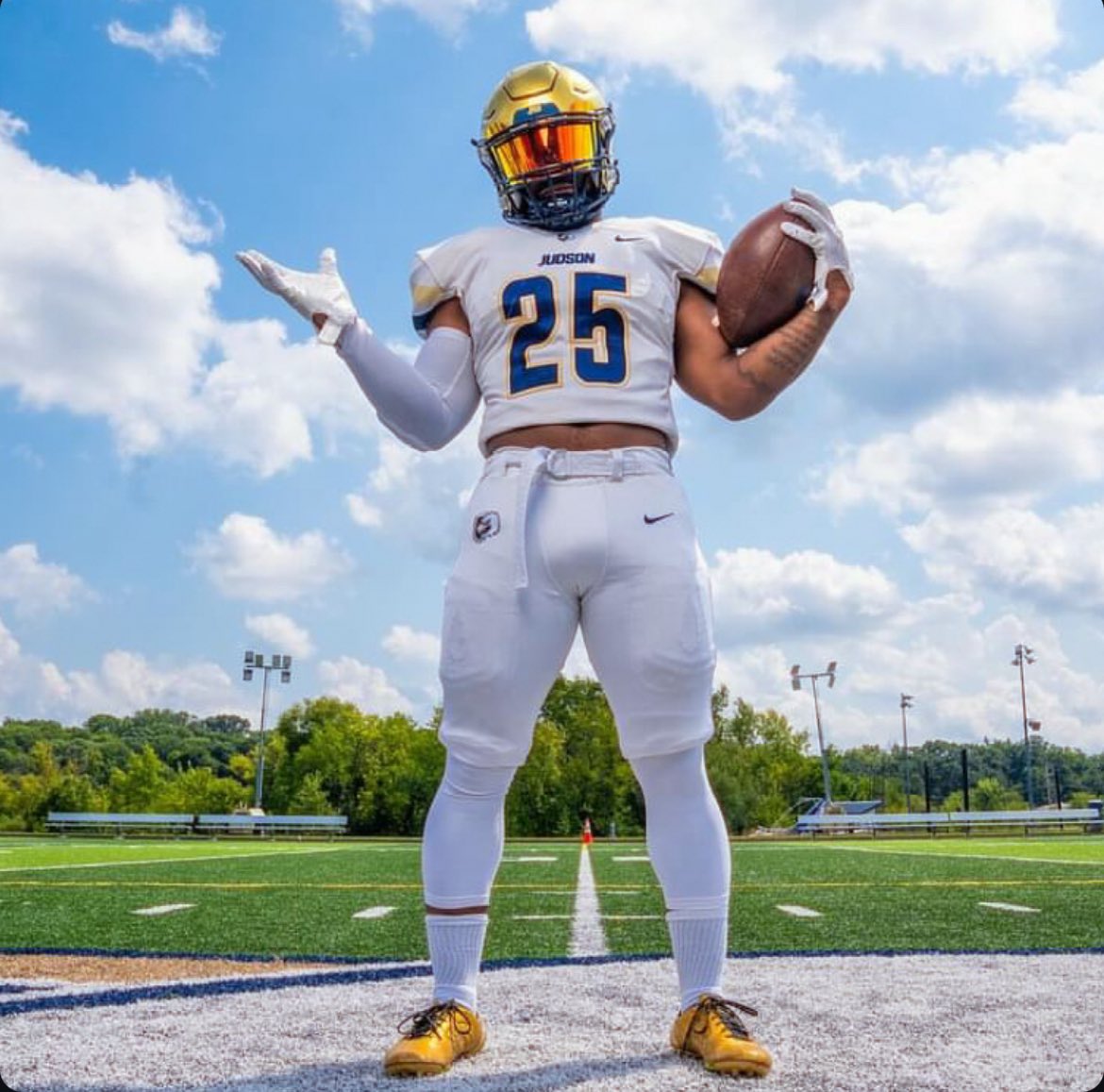 PCharles33's tweet image. Fortune favors the brave.