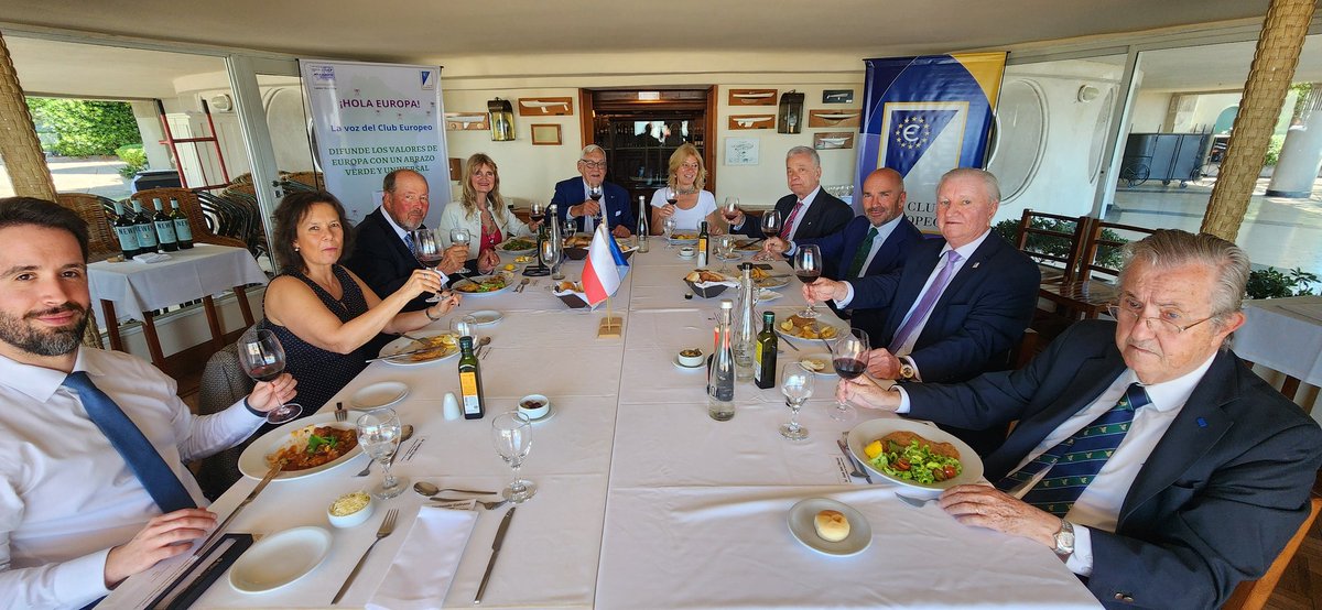 JoseSkowro31104's tweet photo. Encuentro de trabajo con el Embajador de la Unión Europea Amador Sanchez Rico con representantes de Instituciones del Club Europeo. Gracias Amador. https://t.co/XXVJ5oJVDd