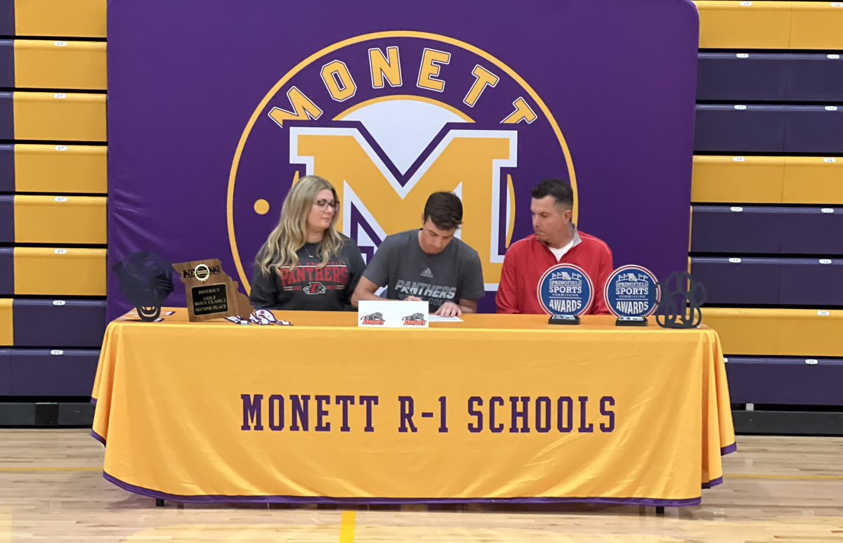 MonettGolf's tweet photo. Today our senior Jaxon Bailey signed a letter of intent to play golf next year for Drury University!  Drury got a true champ…the best golfer and teammate around! Congratulations!! @JaxonBailey_25 @MonettSports @MonettAthletics @OzarksOzone @KODESports @MonettR1 https://t.co/eGDrSicWxF