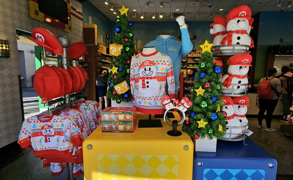 cristalandcris's tweet photo. Nintendo Holiday merch has arrived at Universal Studios Hollywood❄️ Ornament set $30, Snowman Mario headband $25, &amp; plush $35. Apparel, gift bags, &amp; more! Found at the Lower Lot! @UniStudios #UniversalStudios #SuperNintendo #SuperMario https://t.co/44ozErcAlU