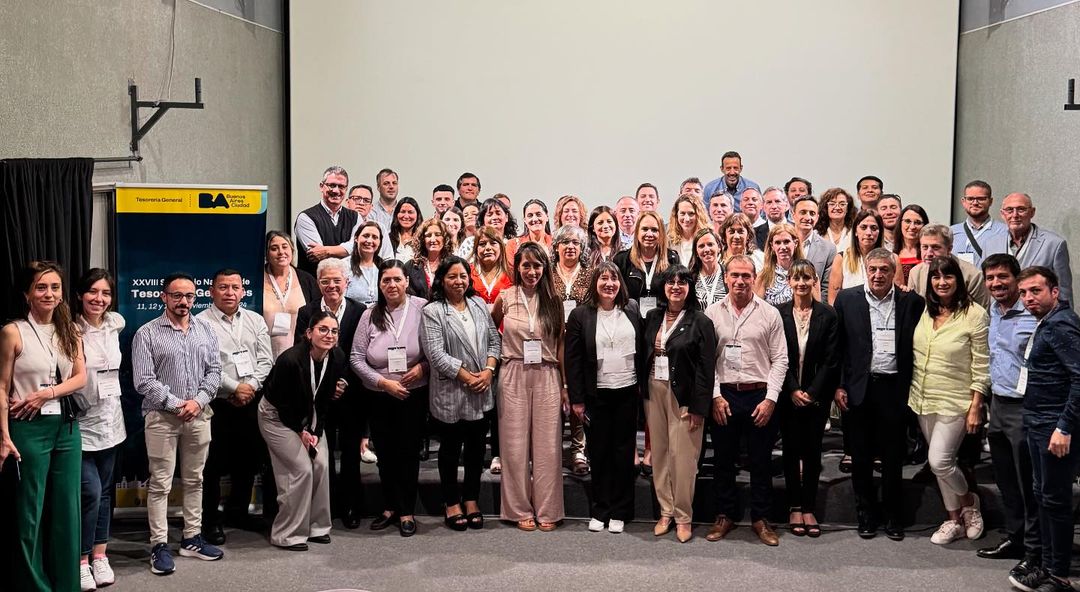 TesoreriaPBA's tweet photo. 📍 Cierre del XXVIII Seminario ATGRA

En la 3° jornada se llevaron a cabo diferentes disertaciones y la lectura de las conclusiones y recomendaciones generales. https://t.co/L66cVAydz5