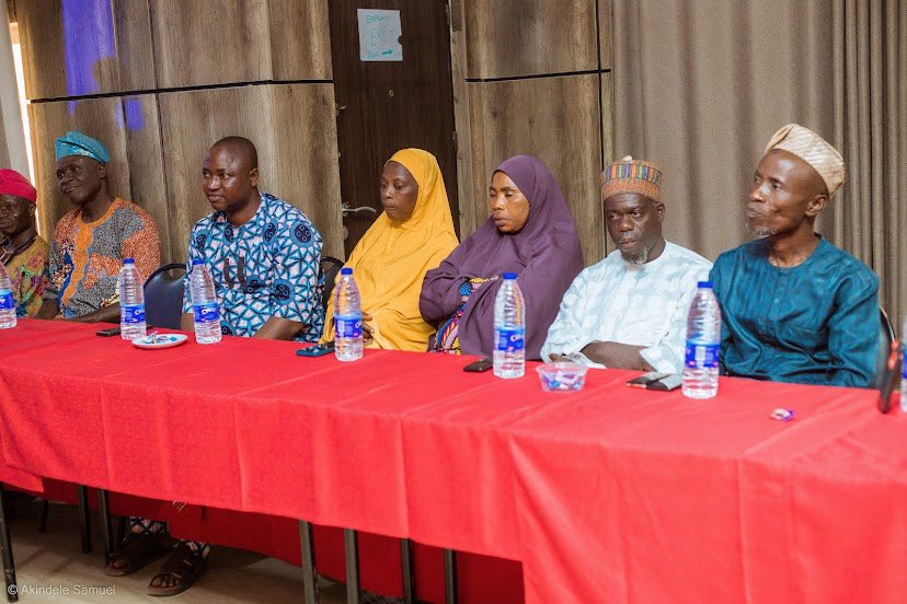 Afooo_afooo's tweet image. Yesterday was another opportunity to engage selected community leaders, representatives of MDAs, and members of the Community of Practice in Ọ̀ṣun State, for the purpose of #ProjectTrust- an initiative of @Connected_dev funded by the @macfound. 

We had a fruitful deliberation.