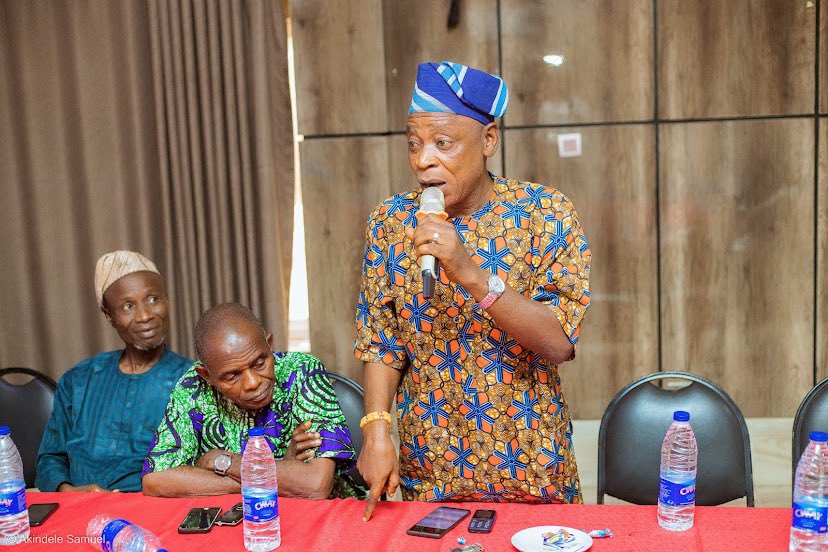 Afooo_afooo's tweet image. Yesterday was another opportunity to engage selected community leaders, representatives of MDAs, and members of the Community of Practice in Ọ̀ṣun State, for the purpose of #ProjectTrust- an initiative of @Connected_dev funded by the @macfound. 

We had a fruitful deliberation.