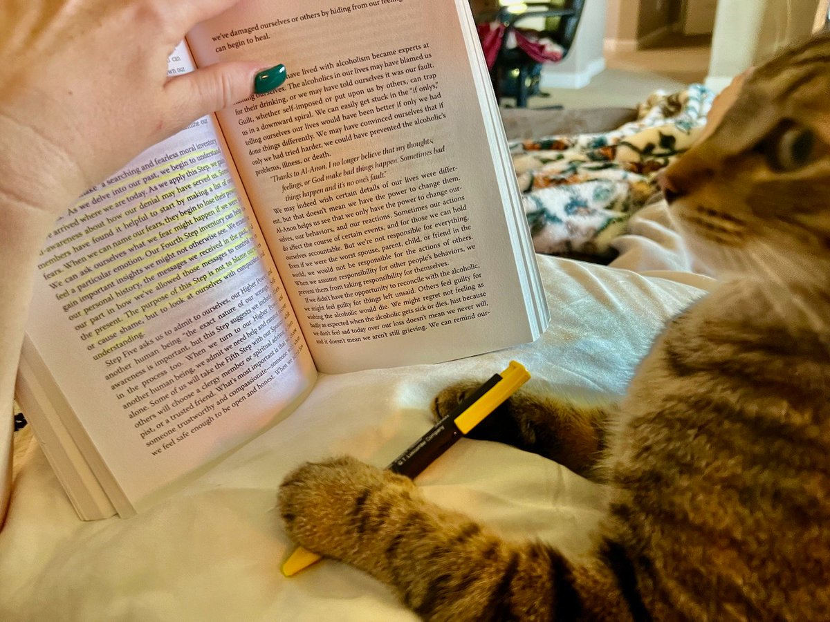 SWMaybelline's tweet photo. https://t.co/fF5ouUsnuL
Leo the Lab report: Bro Zig-Man is finally up to speed after being sick for days. He's starting off slow, no wrestling or chock holds right now. But he's considering writing his life story.
#Labrador #kitty #authorscommunity #writerslife #lifest https://t.co/E62f21tIX9