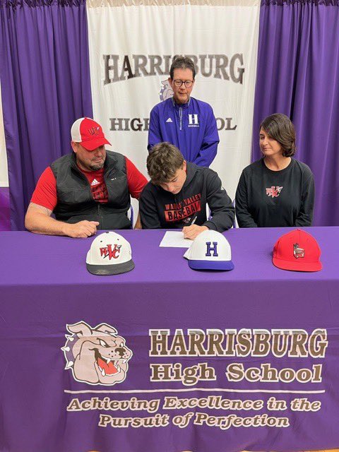 brendan_bergan's tweet photo. Ready for the next chapter✝️
#agtg #WardogU
@CoachBidds5 
@WVCBaseball https://t.co/ZX1Pz9BNVU