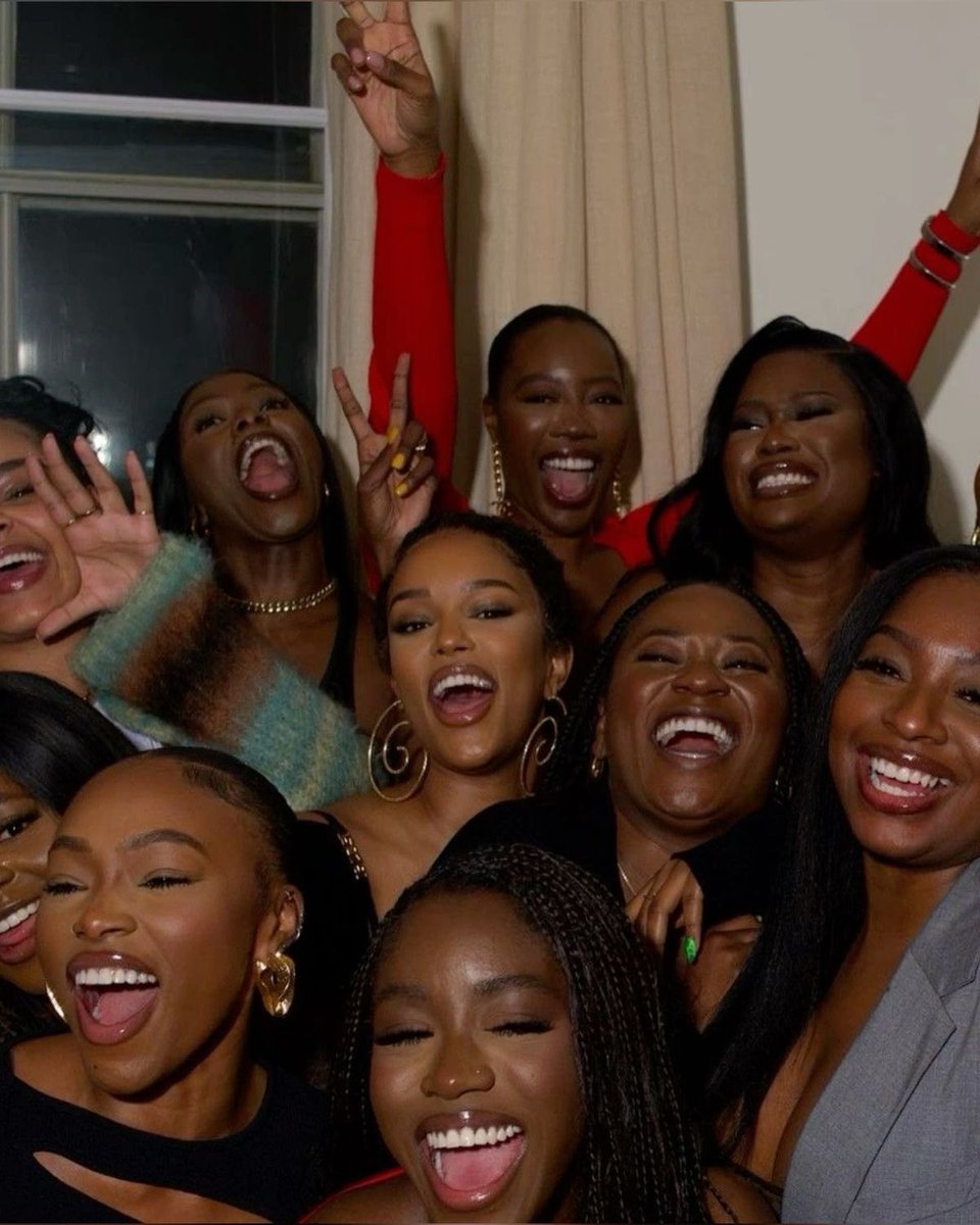 voolamoola's tweet image. the goal 🫶🏾