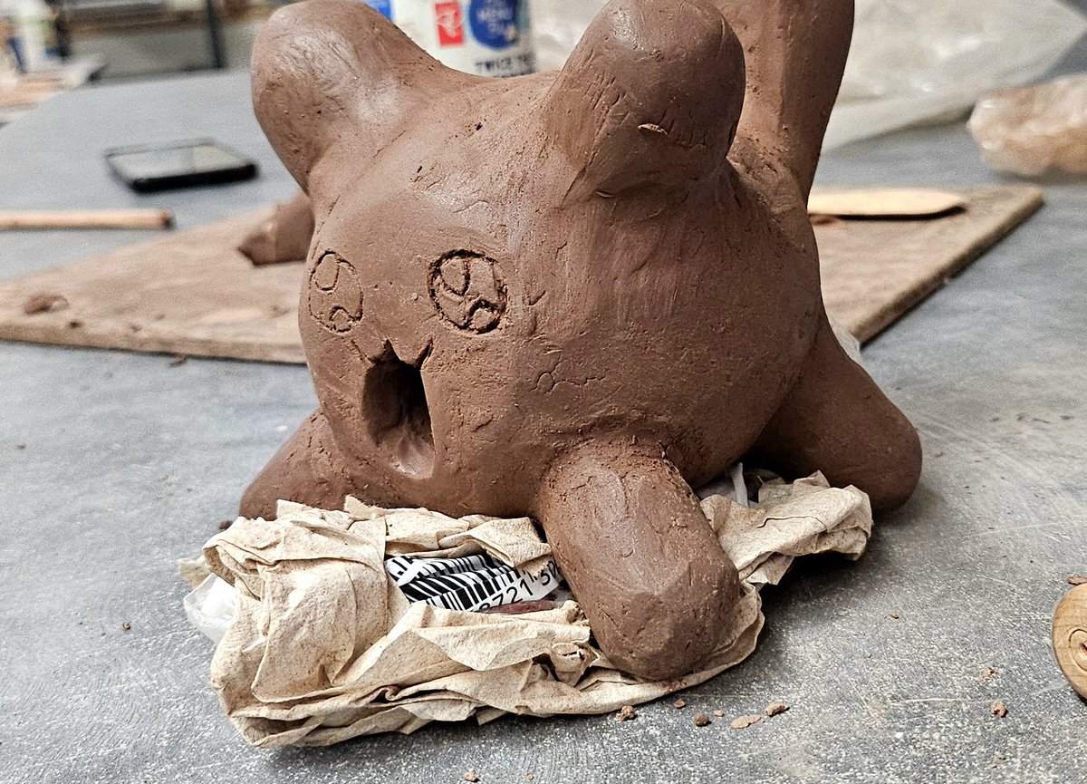 Pielarye's tweet photo. @studio_tanuki_ Almost finished Potchi Piggy bank! I just gotta wait for it to dry, put it in a kiln, paint, and I'll be finished!! ^_^
--------
#Bunnymaloney #potchi #pottery #bunnymaloneyart #bunnymaloneyfanart https://t.co/eb9EikUQMq