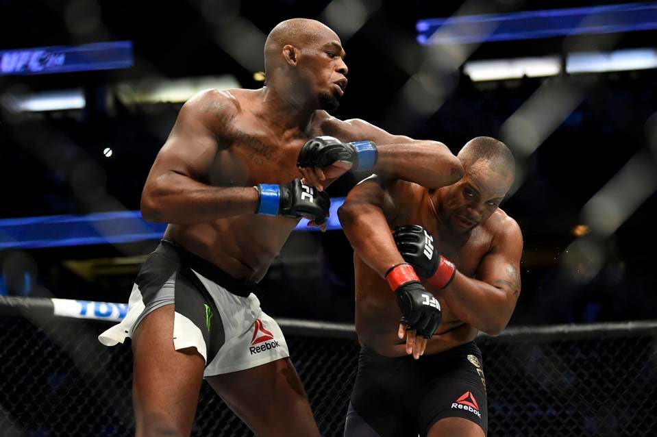 UFN_FR_'s tweet photo. Jon Jones a nommé Daniel Cormier comme l’adversaire le plus compétent qu’il ait jamais affronté 

[📰 Via : media day]

#UFC309 https://t.co/PkxHW05sYX