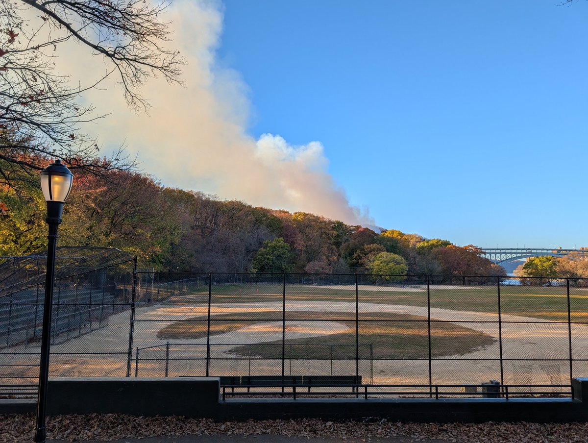 keckda's tweet photo. Looks like there might be a fire in the woods at Inwood Hill Park. https://t.co/MDWwxmNFP0