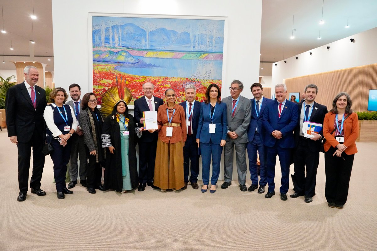 At #COP29, 🇧🇷 presented its new climate action plan document to the Secretariat of the UN Framework Convention on Climate Change <a href="/UNFCCC/">UN Climate Change</a>, with targets for 2035. 📸: Cadu Gomes/Vice-Presidency of the Republic