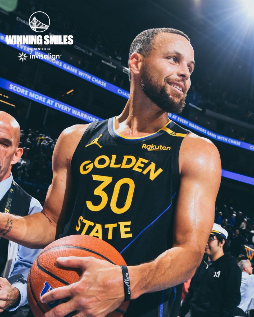 warriors_bra's tweet photo. O rosto da liga.

A ESPN decidiu NÃO transmitir mais Bucks vs. Pacers no dia 22 de novembro para transmitir Warriors vs. Pelicans.

Efeito Stephen Curry. https://t.co/aJ0VO5u3mv
