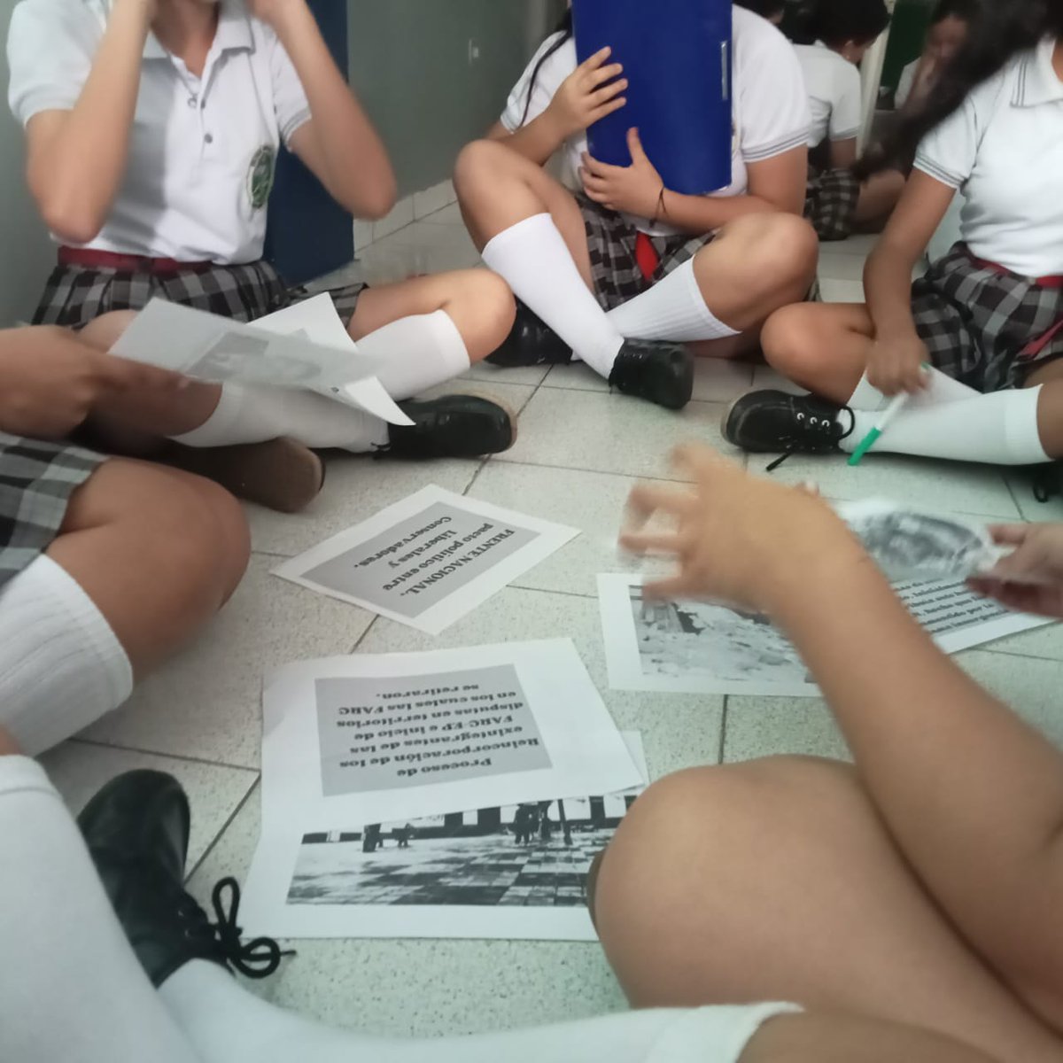 CentroMemoriaH's tweet photo. Este cierre marca un paso importante hacia el fortalecimiento de la memoria en #Capitanejo, donde las voces, las historias y las experiencias se unen para transformar el territorio 🕊🌿. #MemoriaColectiva #MemoriaHistórica https://t.co/JnQJjedGwC