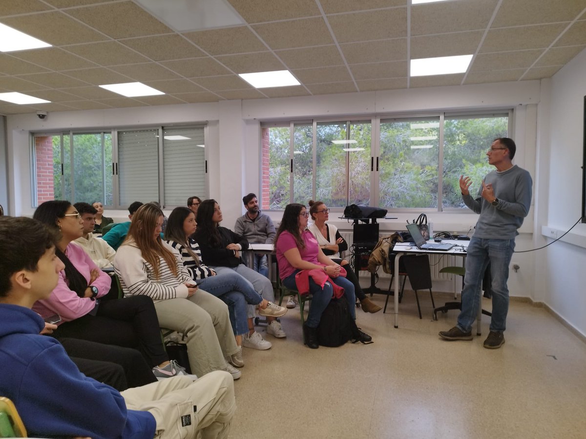 El alumnado del CFGS de Prevención de Riesgos Profesionales ha asistido a la conferencia "El técnico de PRL en la empresa" impartida por Pablo Úbeda, técnico de prevención en la empresa Howden. Agradecemos su cercanía y la claridad con la que nos ha transmitido su experiencia.