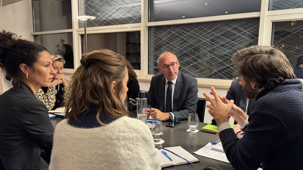 Paul CHRISTOPHE (@christophe_p) on Twitter photo 15% des Français rencontrent des difficultés numériques, favoriser l’inclusion digitale reste notre priorité.
🤝 Rencontre avec le directeur général <a href="/emmaus_france/">Emmaüs France</a> et la directrice <a href="/EmmausConnect/">Emmaüs Connect</a>.
À l’ordre du jour : l’importance d’adapter nos politiques publiques pour que 15% des Français rencontrent des difficultés numériques, favoriser l’inclusion digitale reste notre priorité.
🤝 Rencontre avec le directeur général <a href="/emmaus_france/">Emmaüs France</a> et la directrice <a href="/EmmausConnect/">Emmaüs Connect</a>.
À l’ordre du jour : l’importance d’adapter nos politiques publiques pour que