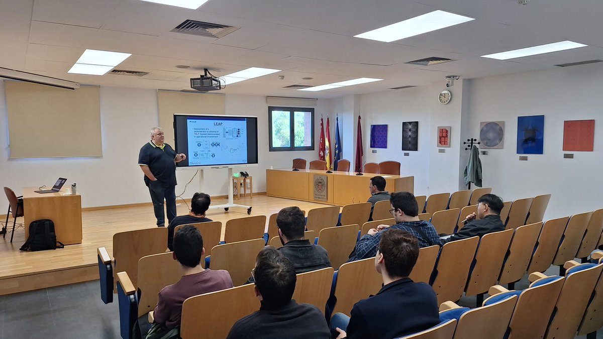 Cat_UdGDexcom's tweet photo. Ayer estuvimos en la Facultad de Informática de la UCM, impartiendo dos conferencias sobre la aplicación de la #IA en diabetes: 

🗣️ Iván Contreras: "IA Generativa y Gemelos Digitales en el manejo de la diabetes"
🗣️ Josep Vehi: "Aplicación de la IA en Diabetes"

#IA #diabetes https://t.co/je3CL97yIV