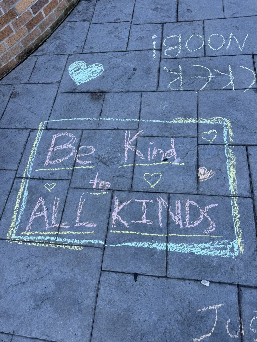 🌟 Happy Kindness Day! Our amazing student organization teamed up to create an Encouragement Jar filled with positive notes to spread smiles in our community!  💜#KindnessDay