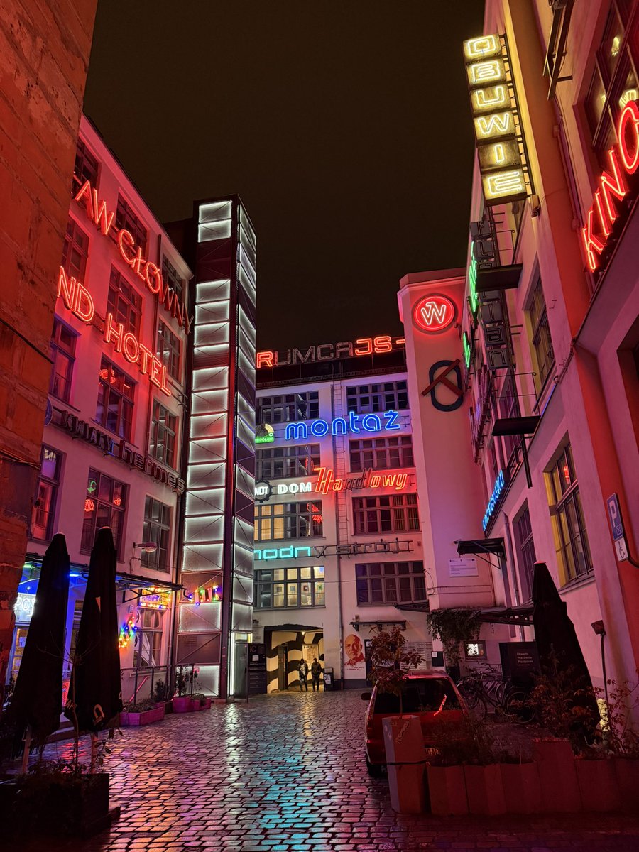 paff_bo's tweet photo. #onepic #oneword #Wrocław #Ruska #ChinaTown😍😂 😂 https://t.co/v9PBscRRmv