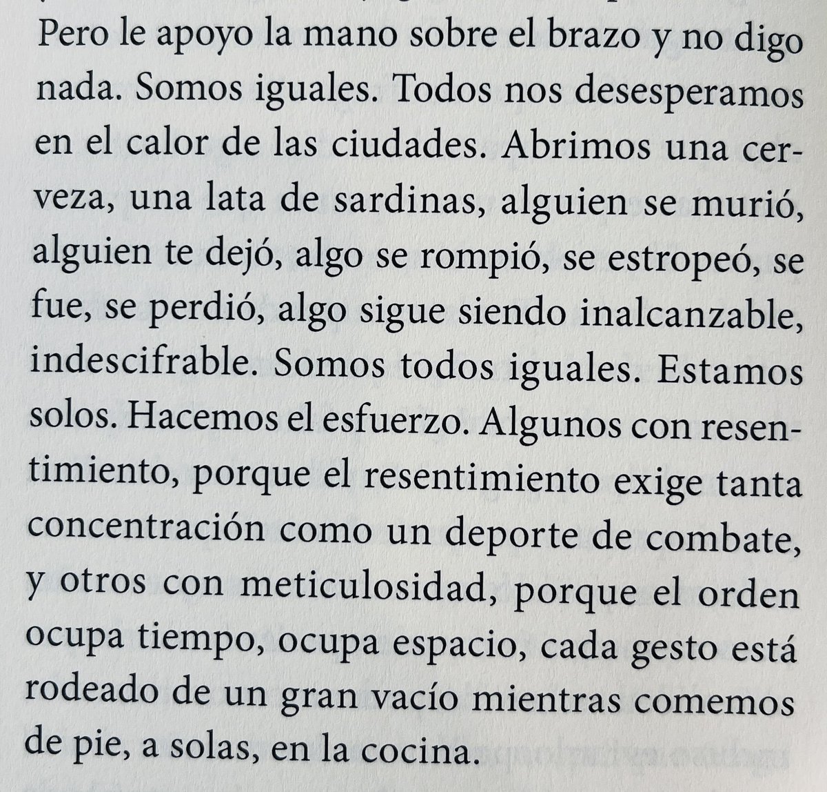 «En busca del cielo» —Nathalie Léger. <a href="/ChaiEditora/">Chai Editora</a>