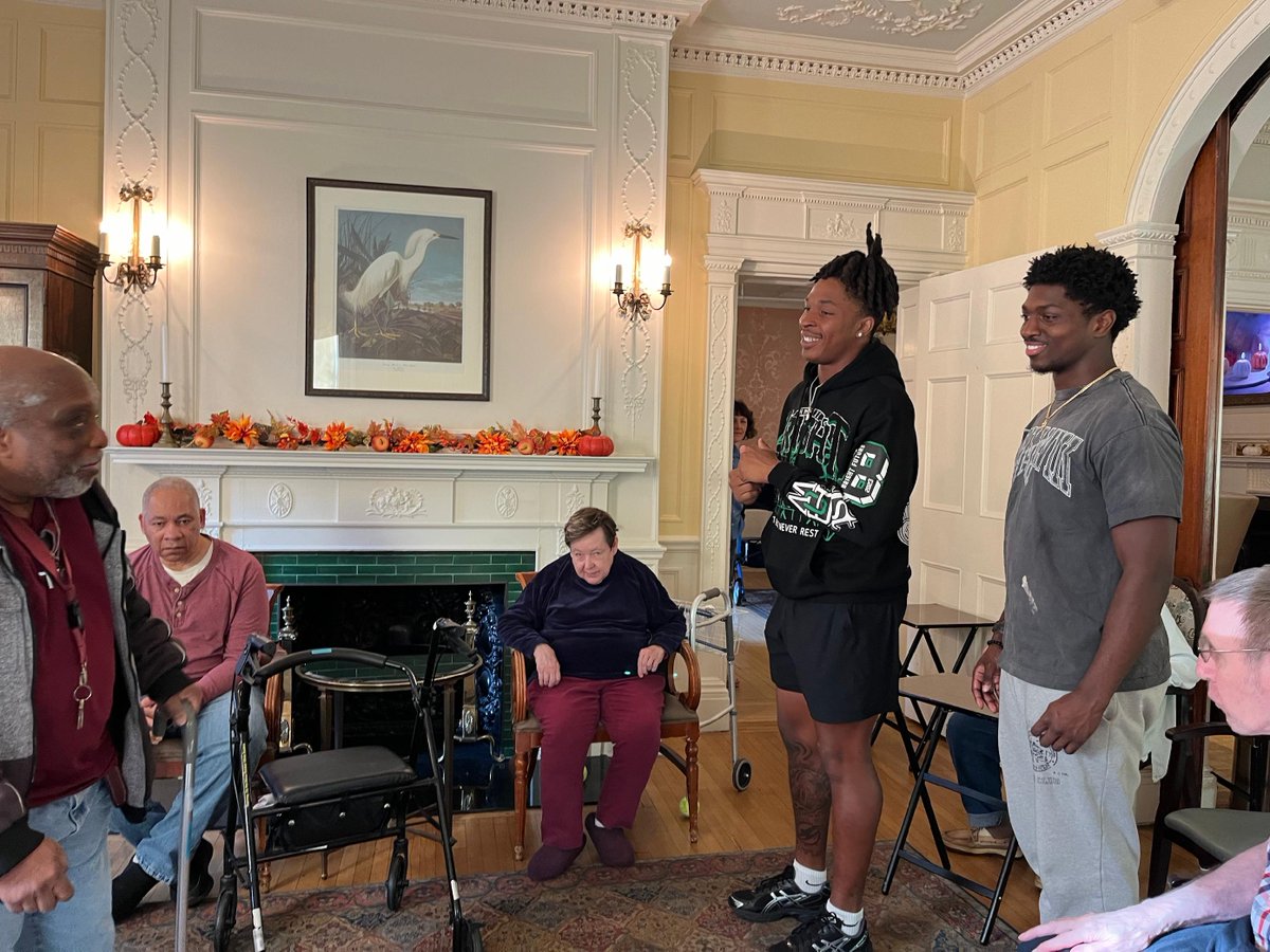 HeightsFriends's tweet photo. Looking back on some recent moments with our friends over at Hale House. Any time spent with our Boston neighbors is time well spent 🫶🦅
#FriendsoftheHeights #NIL #BostonCollege #BCEagles https://t.co/djUP3Hh3Zx