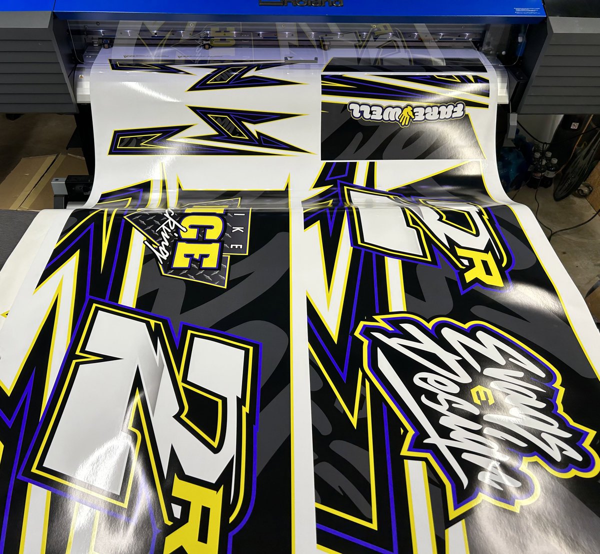 Evaqs's tweet image. 2R — Mike Rice
Design/Print/Apply