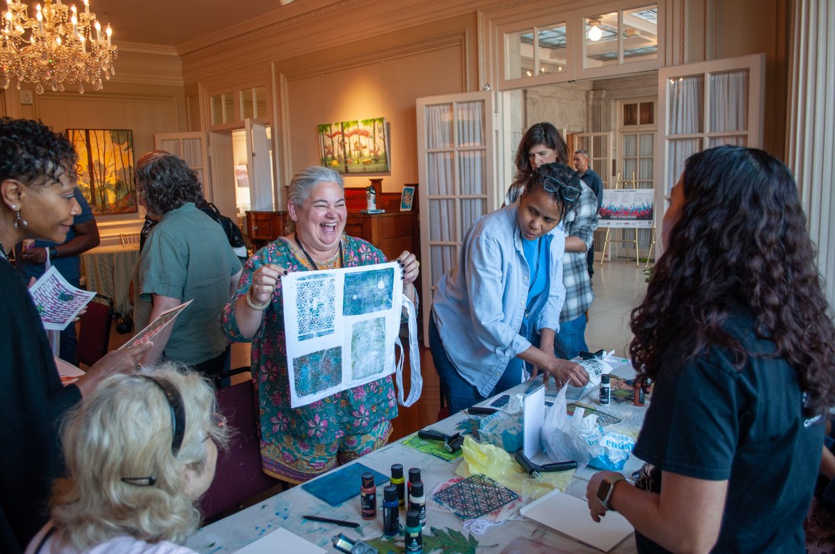 NEA_CFNetwork's tweet image. New research from @NEAarts explores how arts engagement supports social connections and wellbeing! Learn how Creative Forces and other arts initiatives strengthen belonging. More: bit.ly/3YxWfoW

📸: Photos of @CBAW_ Day of Belonging 
 
#InternationalArtsAndHealthMonth