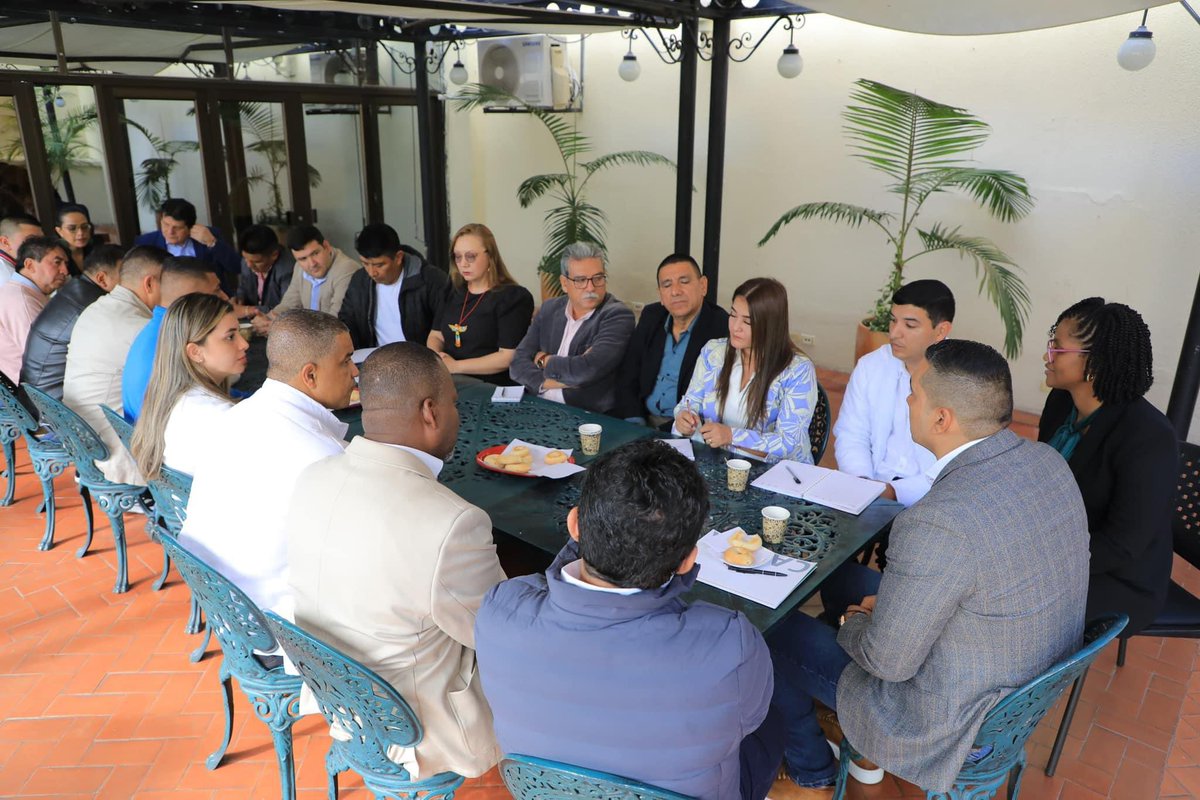 Hemos impulsado un diálogo constructivo por la estampilla Pro Universidad del Cauca. 

📜✍🏼 Gracias al trabajo conjunto entre la Asamblea, directivas de Unicauca, estudiantes, egresados, alcaldes y sector productivo, logramos un incremento del 0.5% al 1%. 💚💛 💚