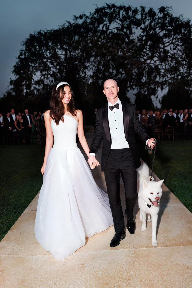 Angela Meng wore two #VeraWangHAUTE for her wedding to Brian Armstrong.

Waverly, a daffodil lace gown with Dahlia Chantilly lace sleeves and hand-appliquéd lace on French tulle overlay accented with lily lace godets and hand placed crystal beading.

Portia, a light ivory