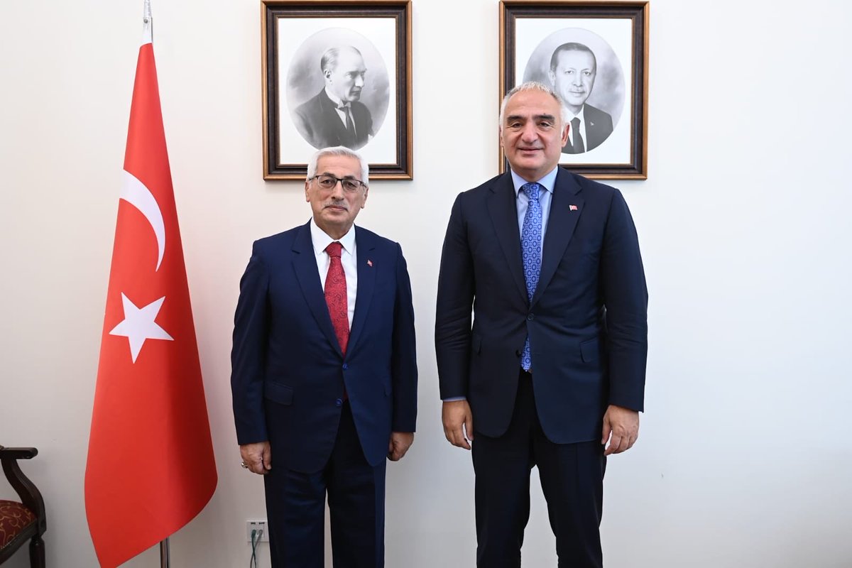 Konya İl Kültür ve Turizm Müdürü olarak uzun yıllar emrinde çalıştığım, Sayın Bakanımız Mehmet Nuri Ersoy'u meclis nöbeti esnasında ziyaret ettim. Nazik kabullerinden ötürü kendisine şükranlarımı arz ediyorum.