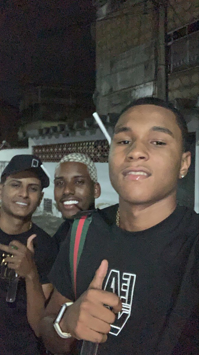 Menorpr57's tweet photo. A mídia trabalha pra nós 😅🤳🏾🏄🏾‍♂️ https://t.co/qJUSm4JlUX