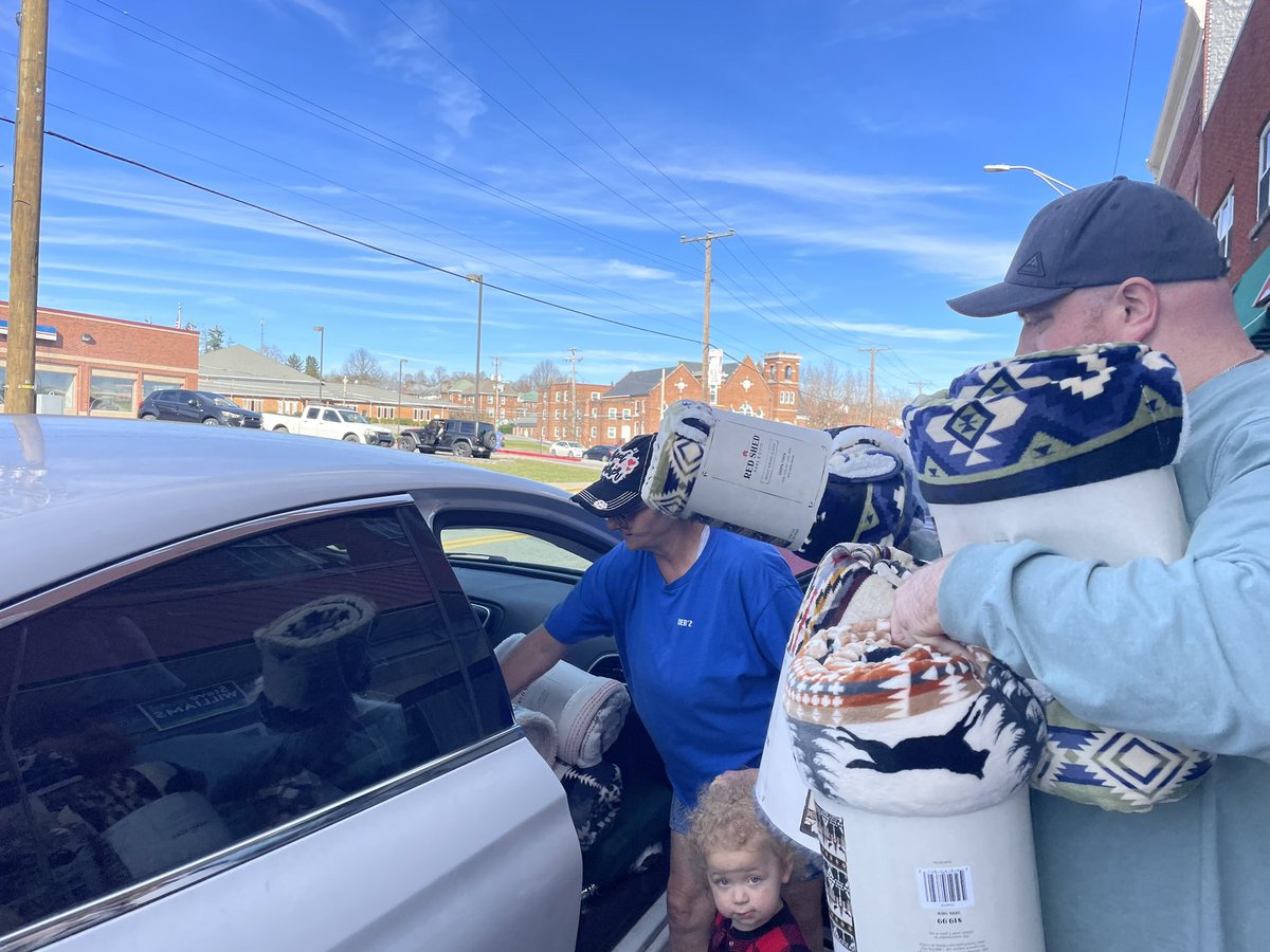 We delivered blankets for 30 families today in southern WV. Collaborating with Mercer county DEC and Oakvale community outreach. 

Mutual aid is key to reaching rural Appalachians, who feel ignored by a system focused on profit.