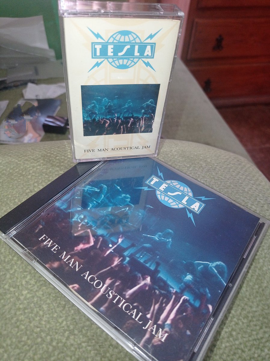 XIBILXIC's tweet photo. cuenta la leyenda que con este Five Man Acoustical Jam de @TeslaBand 🇺🇸, iniciaron los unplugged 🤔 será cierto? hace 34 años? #Tesla #FiveManAcousticalJam #HardRock #CassetteMania https://t.co/tULtGP41xr
