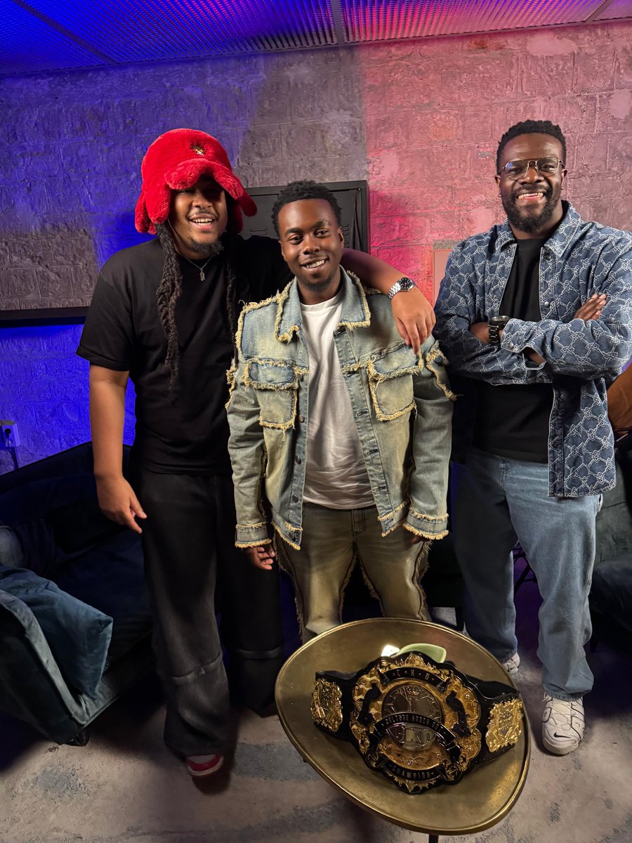 CKO_ENT_'s tweet photo. 🚨 CKO HORS SÉRIE 🎁🚨

Gros cadeau pour vous : cette semaine, nous sortons 2 épisodes de CKO !!!

Le 1er épisode arrive demain à 18h (14/11) avec l’humoriste canado-haïtien Tai !

Et dimanche, rendez-vous à 18h avec un gros artiste du rap français (devinez qui 👀) https://t.co/OWF75VRctW
