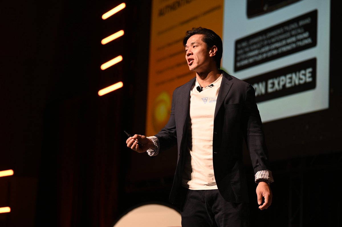 SAASNORTH's tweet image. In today’s market, no trust = no value. Nathan Yeung (Find Your Audience) broke down why trust isn’t just a “nice-to-have”—it’s essential for capturing and keeping market share.

And thanks to @FaskenLaw for sponsoring this session!

#SAASNORTH #saas #saastech #networking