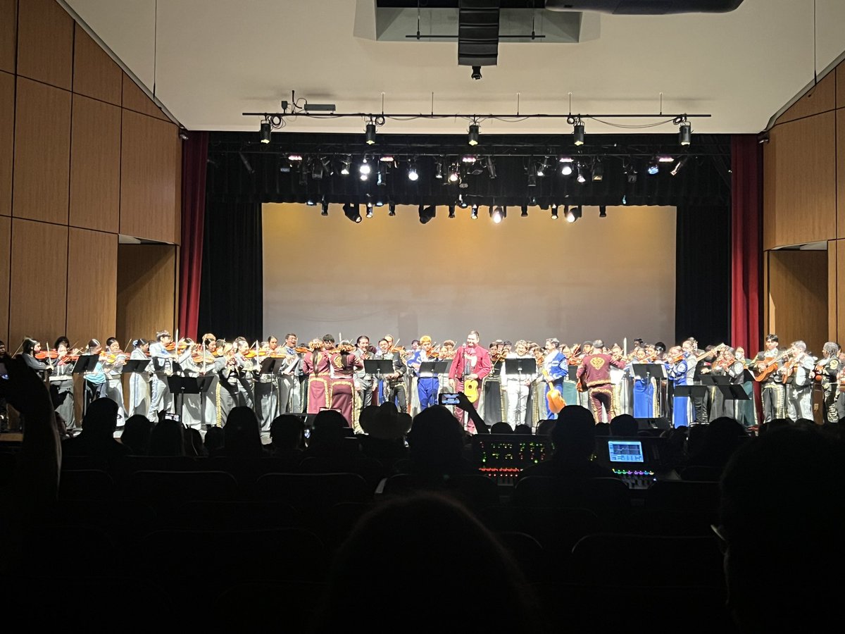 Laryguardiola95's tweet photo. Noche De Mariachi at Texas State happens every year at Texas State University. Local central Texas High school students  get a taste of the the Latin Music Studies at Texas State 🎵 #Acc #popupnewsroom #texasstate #Mariachidegree https://t.co/UxHEdZkGgb