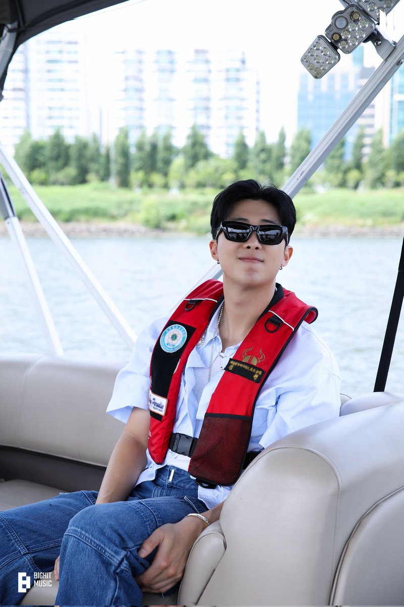 Sumando otro por acá 💜
I vote for #rm at #2024MAMAVOTE