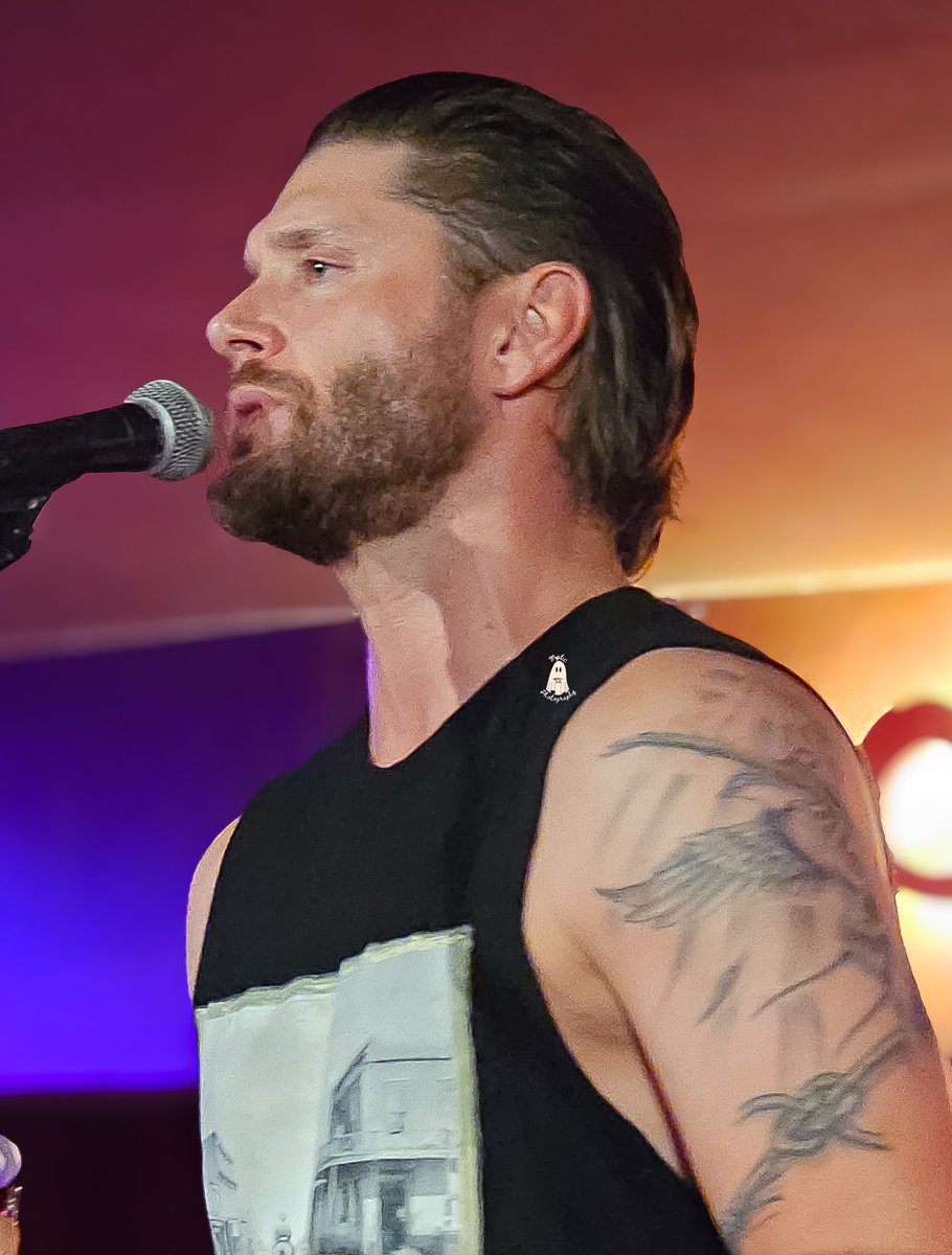 __mysticphotos's tweet photo. More from @radiocomusic at Sagebrush night 2. #JensenAckles #AcklesNation https://t.co/6121hjSmvf