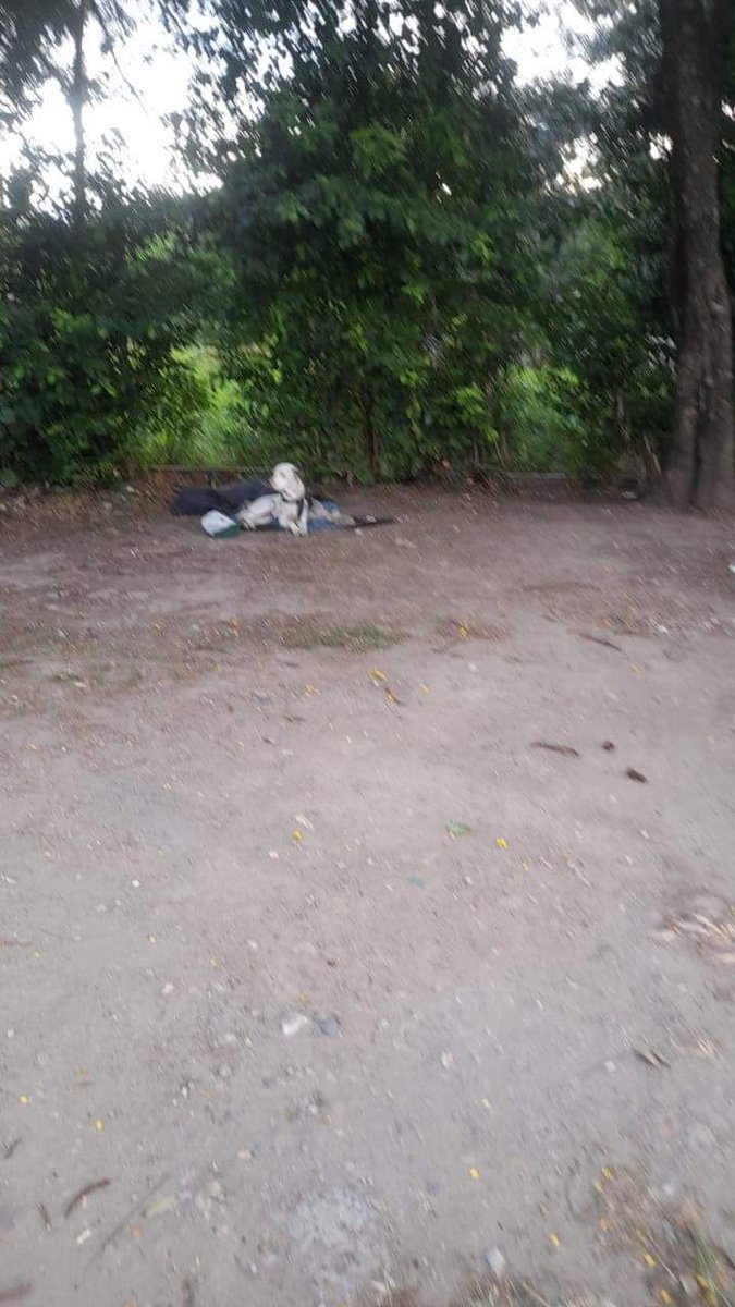 Amorososcol's tweet photo. MÁXIMA DIFUSIÓN 

Caminantes abandonaron a Mestiza Tipa Bull

Se encuentra en el peaje de Gualanday (Ibagué) 

Si alguien quiere hacerse cargo de ella vayan directamente al lugar y sálvenla 💔💔 https://t.co/q1BAPKqhi6