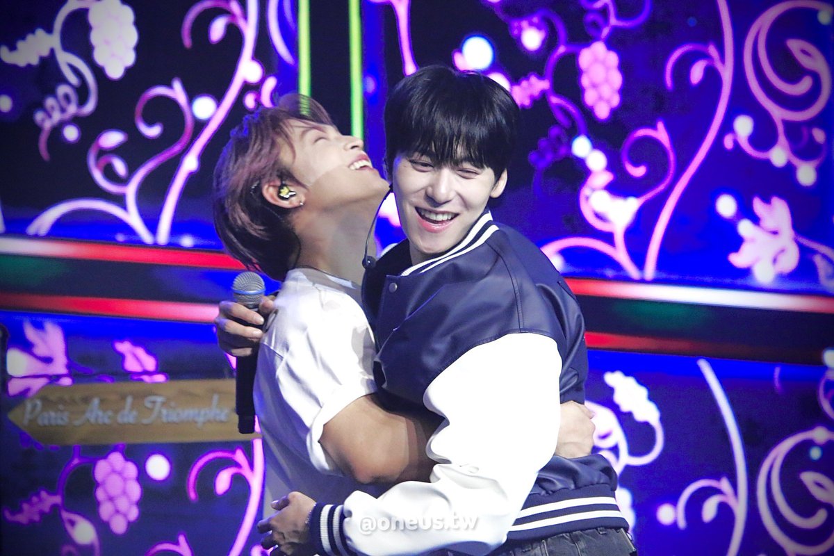 ONEUS_TW's tweet photo. 241110 대만 팬콘 

#원어스 #ONEUS
#LEEDO #KEONHEE #이도 #건희 https://t.co/W2wcqA9cCz