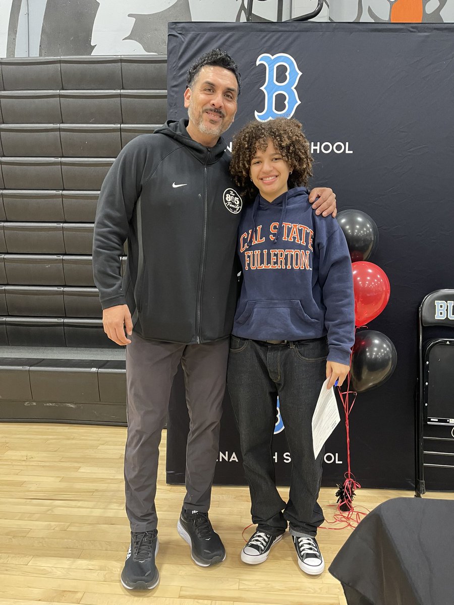 805basketball1's tweet photo. So proud of @mimimoon_42
Thank you for choosing to be a part of the 805 Family. Your hard work and commitment has paid off. Congrats to you on signing day … Div 1 - Cal State Fullerton
Dreams do come true , believe in yourself and anything can happen.  #localkid #805area #Buena https://t.co/0kPgZOzFG9