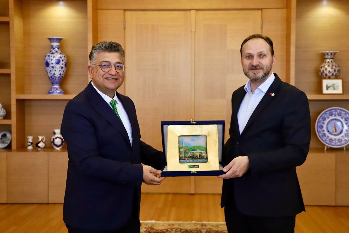 ✅Kütahya Dumlupınar Üniversitesi olarak, Yeşilay Genel Başkanımız Doç. Dr. Mehmet Dinç’i misafir etmekten büyük bir onur duyduk. ‘Gençlik ve Bağımsızlık’ temalı konuşmaları, bağımlı olmayan ve sağlıklı bir gelecek için gençlerimize yol gösteren değerli mesajlar içeriyordu.