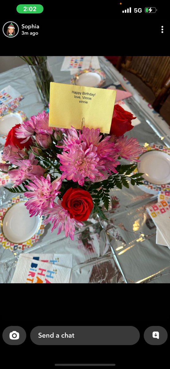 victoriacresta's tweet photo. @FromYouFlowers 
the flowers on the right is what you delivered to my daughter on her birthday and your customer service will not give me a full refund.  This is ridiculous! not one of the flowers is the same as the picture. https://t.co/Y4vae8lXaJ
