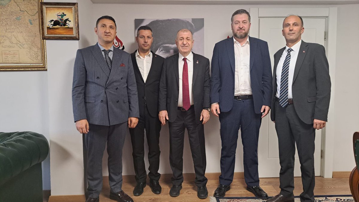 Murat Burçak (@muratbu72007639) on Twitter photo Sendikamız Yönetim kurulu ile Zafer Partisi Genel Başkanı Sayın Ümit ÖZDAĞ ve yönetimini Makamında ziyaret ederek verimli bulunduk Üyelerimiz tarafından ilettik Taleplerimizi takip edeceği ve iletilen konularla kendisine ve yönetimine teşekkür ederiz.Ümit Özdağ<a href="/umitozdag/">Ümit Özdağ</a> Sendikamız Yönetim kurulu ile Zafer Partisi Genel Başkanı Sayın Ümit ÖZDAĞ ve yönetimini Makamında ziyaret ederek verimli bulunduk Üyelerimiz tarafından ilettik Taleplerimizi takip edeceği ve iletilen konularla kendisine ve yönetimine teşekkür ederiz.Ümit Özdağ<a href="/umitozdag/">Ümit Özdağ</a>