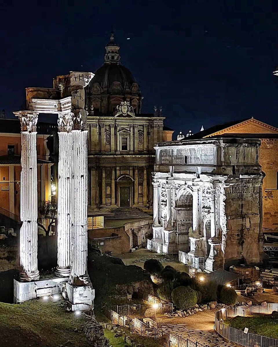 Desde el Foro de Roma os deseo #BuenasNochesATodos🌹

(Foto©️Francesco Perilli)