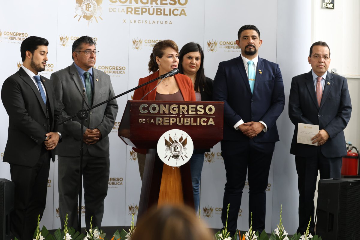CongresoGuate's tweet photo. La Comisión de Legislación y Puntos Constitucionales, instancia presidida por la diputada Thelma Ramírez, presentó a Dirección Legislativa la iniciativa de ley de reconocimiento del día nacional del notario guatemalteco. https://t.co/yd3B7WPT95