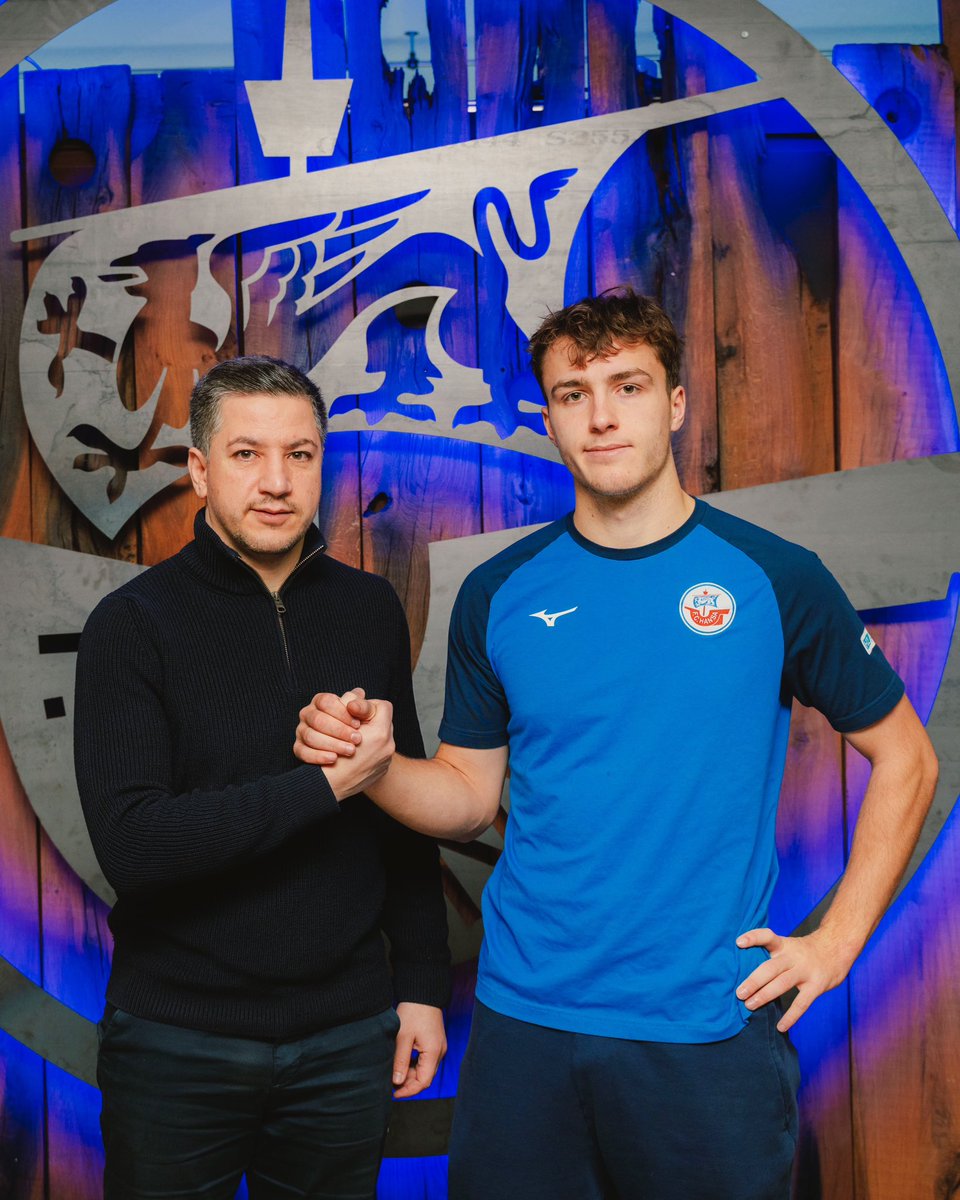 Unser Eigengewächs Benno Dietze bleibt beim FCH und erhält seinen ersten Profi-Vertrag✍️🙏

Mehr Informationen zur Verlängerung findet ihr unter FCH.de📲

#wirsindhansa | #fch