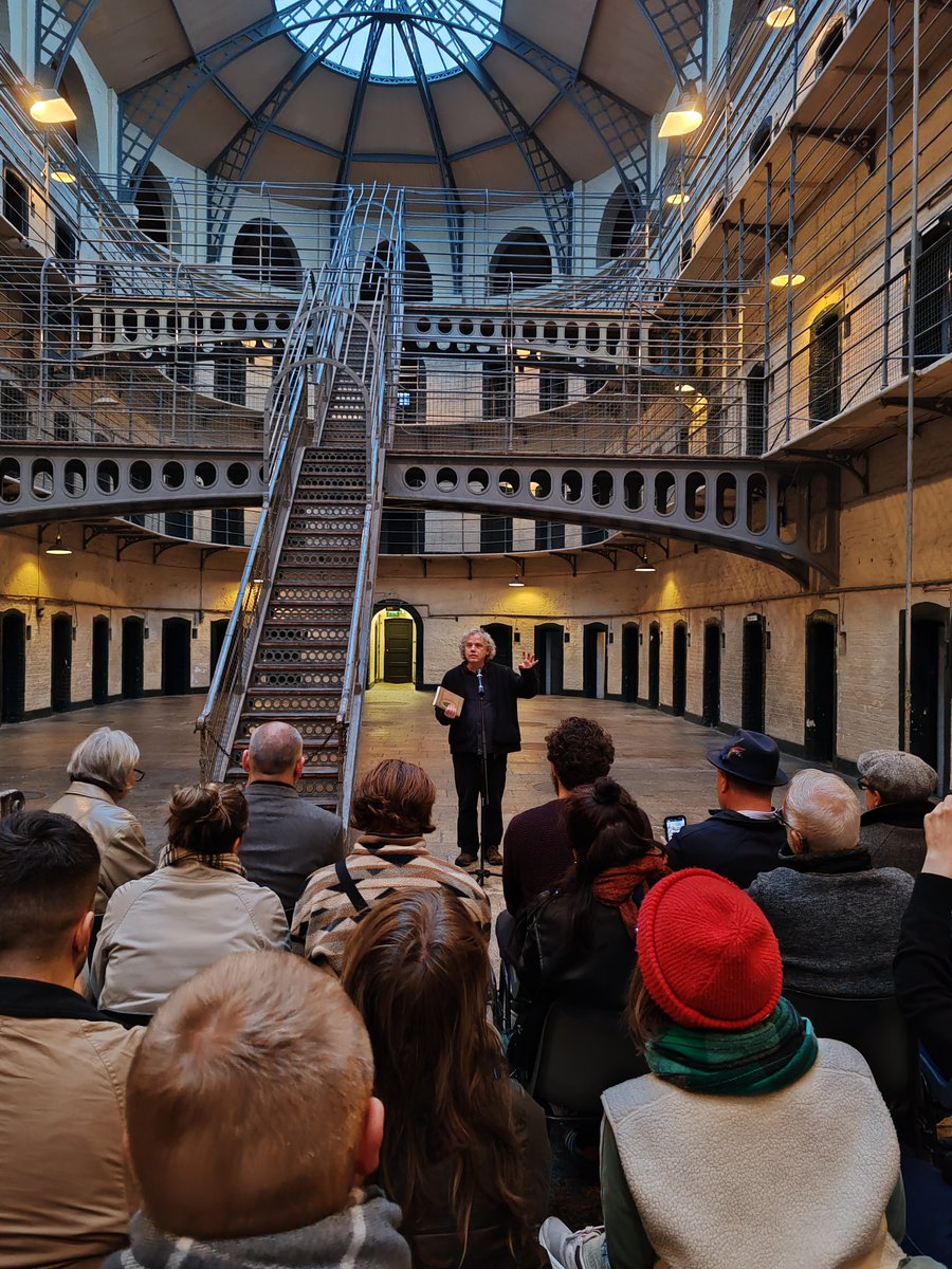 Iskra Books tweet media