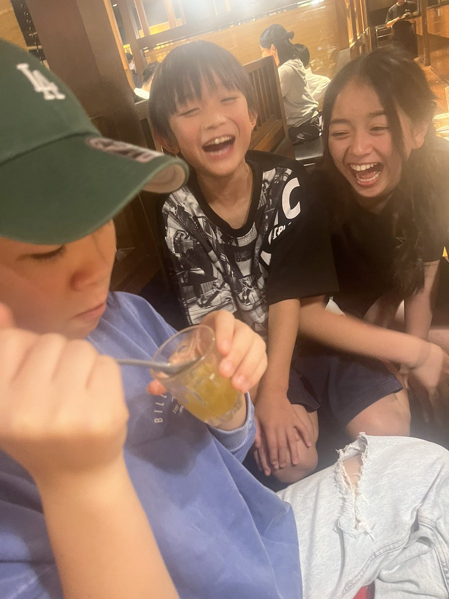 aaaaachan1020's tweet photo. 髪赤くした🤤✨
12月のビートのLIVEいきたいなぁ

何年も会ってないけど
アイコンをかえず
子どもたちとセットで覚えててほしい

子どもたちもこんなに大きくなりました🐝💓

@U__official 
@MASAT_O_fficial 
@REI___official 
#THEBEATGARDEN 
#Beemer https://t.co/gJv0bzYeS5