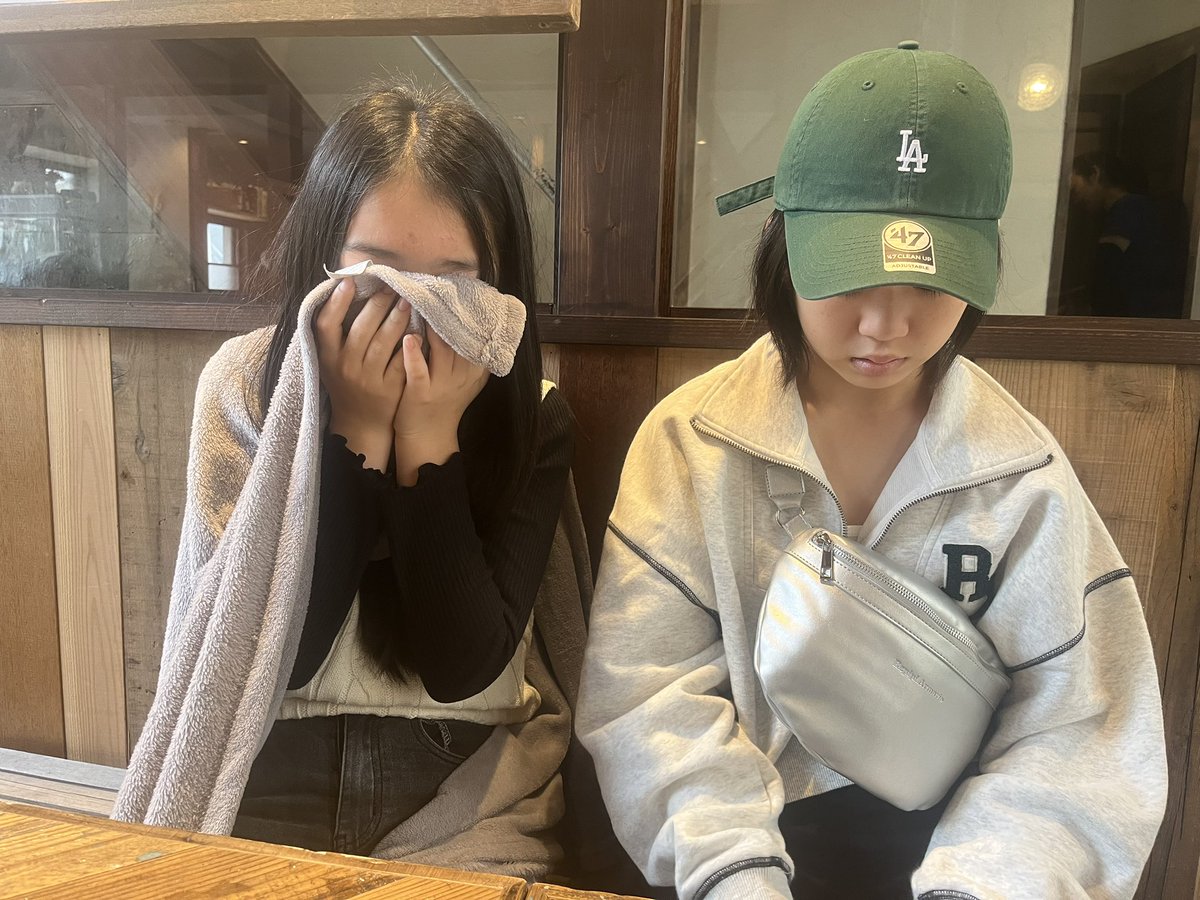 aaaaachan1020's tweet photo. 髪赤くした🤤✨
12月のビートのLIVEいきたいなぁ

何年も会ってないけど
アイコンをかえず
子どもたちとセットで覚えててほしい

子どもたちもこんなに大きくなりました🐝💓

@U__official 
@MASAT_O_fficial 
@REI___official 
#THEBEATGARDEN 
#Beemer https://t.co/gJv0bzYeS5