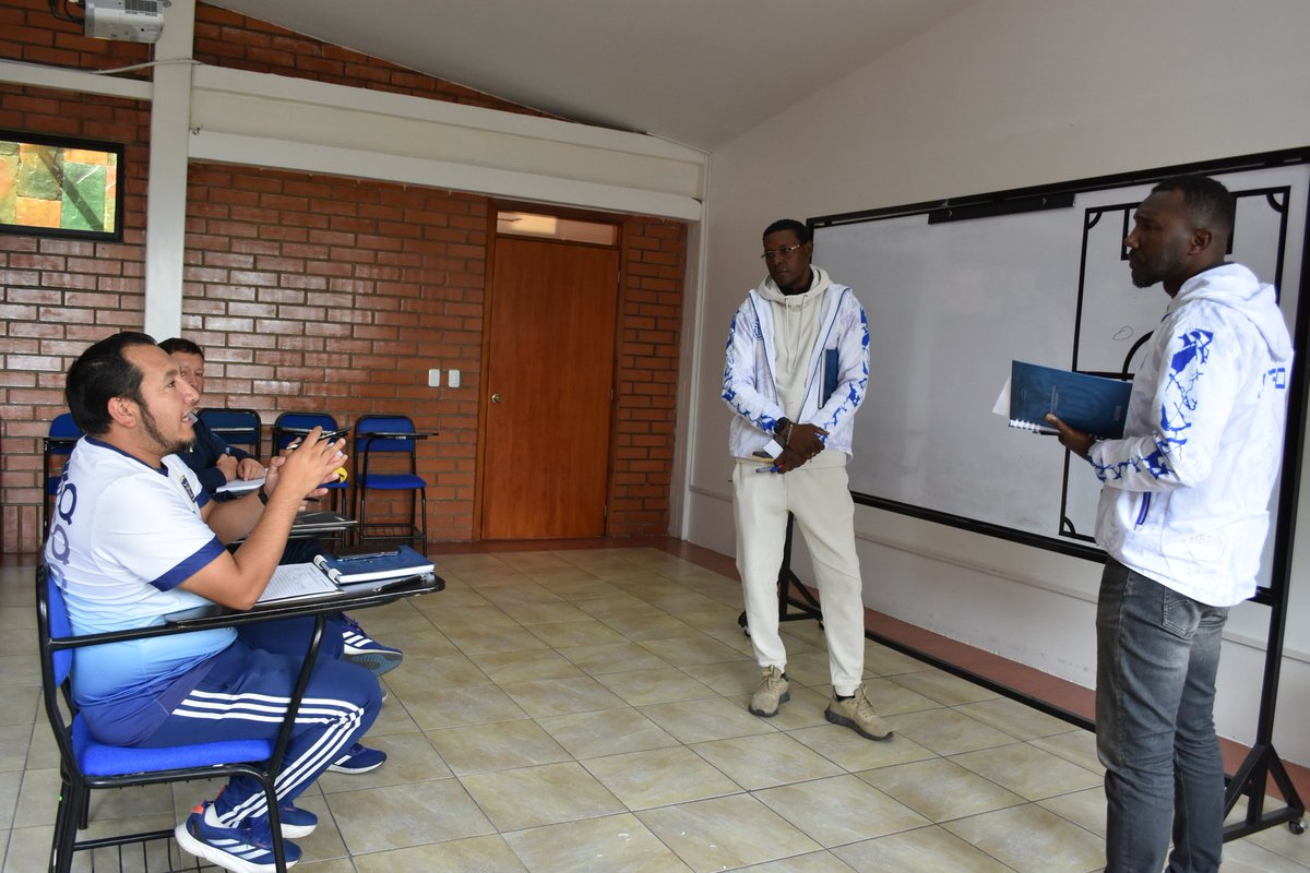 𝗘𝘅𝗮𝗺𝗲𝗻 𝗲𝗻 𝗲𝗹 𝗘𝘀𝘁𝗮𝗱𝗶𝗼: 𝗠𝘂𝗻𝗱𝗶𝗮𝗹𝗶𝘀𝘁𝗮𝘀 Culminan su Evaluación como Directores Técnicos a través de nuestro Programa de 𝗩𝗮𝗹𝗶𝗱𝗮𝗰𝗶ó𝗻 𝗱𝗲𝗹 𝗘𝗷𝗲𝗿𝗰𝗶𝗰𝗶𝗼 𝗣𝗿𝗼𝗳𝗲𝘀𝗶𝗼𝗻𝗮𝗹. 🎓👨‍🏫⚽️⁣
⁣
📝En días recientes nuestros mundialistas y técnicos